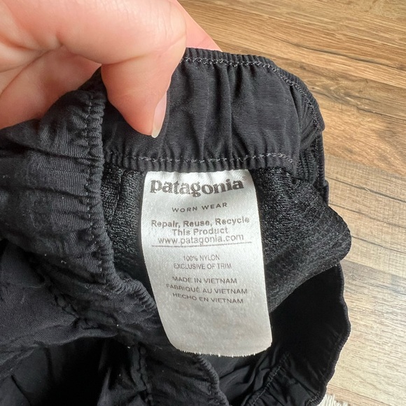 Patagonia barely baggies black - Picture 5 of 5